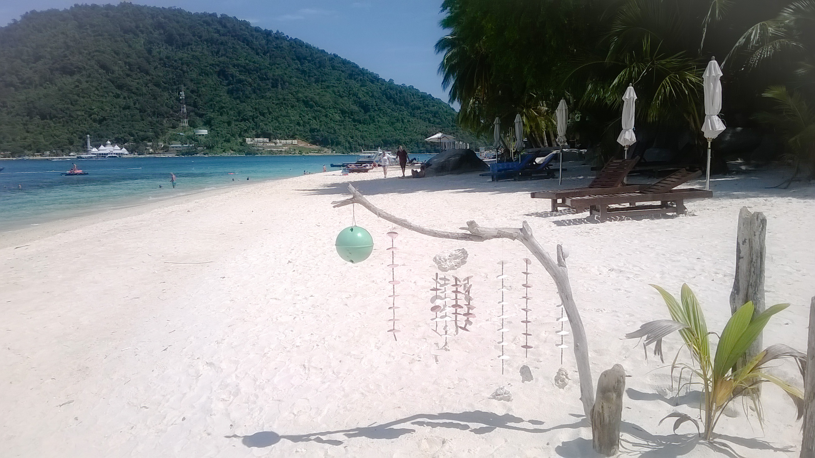image d'un décor sur la plage de pulau Besar